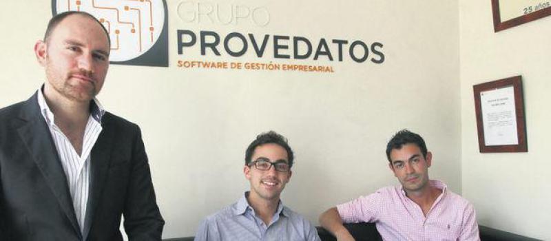 Desde la izq.: Rafael Meneses, Pablo Pazmiño y Diego Meneses, ejecutivos de Provedatos. Foto: Vicente Costales / LÍDERES