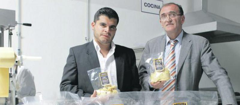 Fotos: Leonardo Gómez / LÍDERES Andrés Hedian, jefe de Ventas, y Arnaldo Grani, gerente de Grani & Torri, en la planta de producción de la empresa, en el norte de Quito.