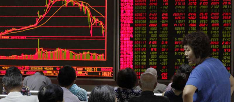 El 28 de julio fue un día de tensión en la Bolsa de Valores por la caída bursátil en China. Foto: EFE