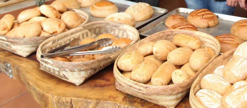 La familia Charpentier elabora panes con ingredientes novedosos como el ají, las aceitunas, los arándanos... Foto: Pavel Calahorrano / LÍDERES