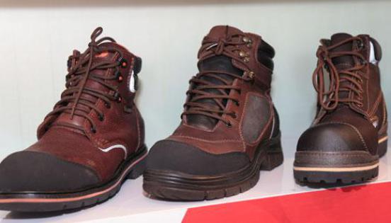 Buestán y Kleiner están listos para fabricar el calzado industrial con  técnicas y seguridades que exigen los clientes internacionales- Foto: Alfredo Lagla/ Líderes