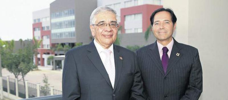 Joaquín Hernández, el nuevo rector de la UEES, junto a Carlos Ortega, el fundador de la universidad. Foto: Mario Faustos / Líderes