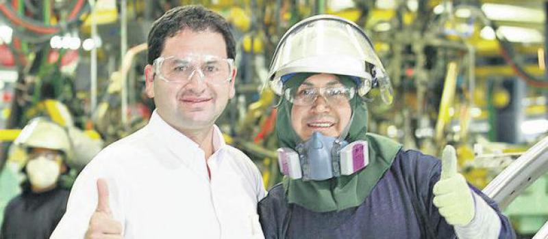 El presidente ejecutivo de GM OBB, Fernando Agudelo, en la planta. Foto: Vicente Costales / LÍDERES