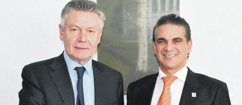 Karel de Gutch, de la UE, y Francisco Rivadeneira, ministro de Comercio. Cortesía del Ministerio de Comercio Exterior