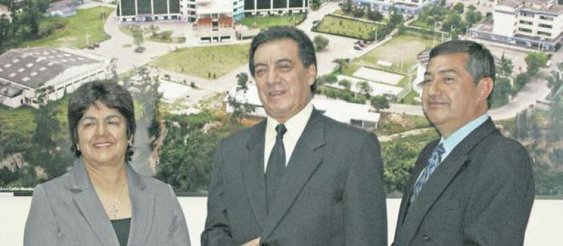 María de la Portilla, vicerrectora académica; Miguel Naranjo, rector; y Ney Mora, vicerrector administrativo. Fotos: José Mafla / LÍDERES