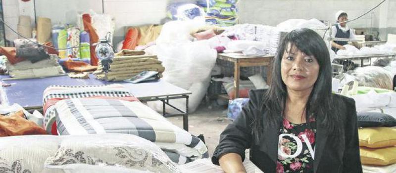 Germania Cabascango, gerenta de Textielites, inició su actividad en los negocios a los 17 años.