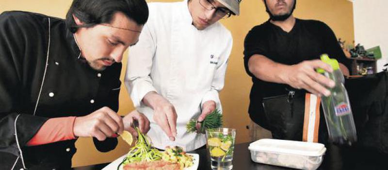 Agustín Reinoso y parte de su equipo de trabajo de Fitness Chef. Foto: Vicente Costales / LÍDERES