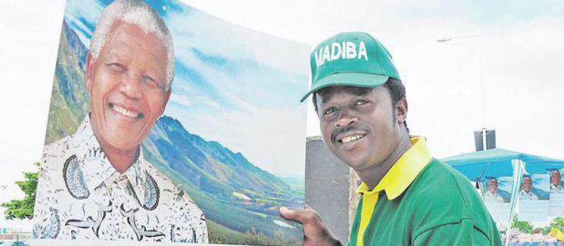 El uso de la imagen de 'Madiba' se multiplica en el comercio nacional.  Anesh Debiky / afp