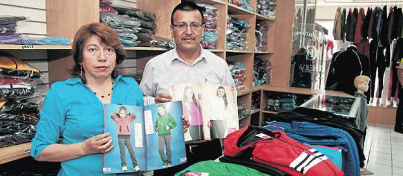 Norma Robalino y su esposo Miguel Granda son los propietarios de la fábrica ubicada en el sur de Quito. Paúl Rivas/ LÍDERES