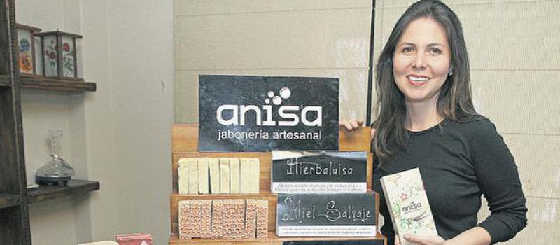 Ana Isabel Moreno ideó Anisa, un emprendimiento de jabonería artesanal.