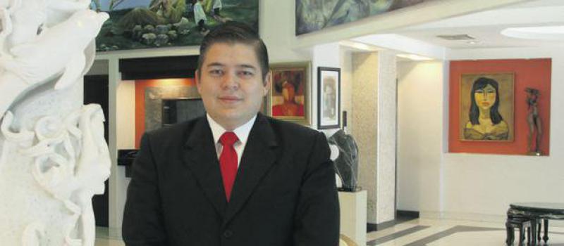Johnny García, presidente del hotel, ubicado en el centro de Guayaquil. Foto: José Sanchez / LíDERES