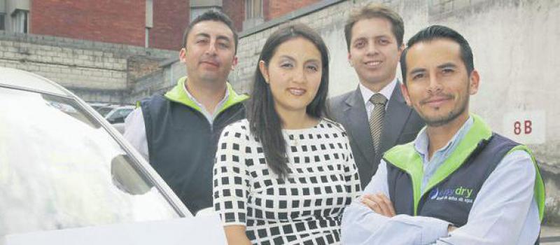 Foto: Eduardo Terán /LÍDERES José Luis Egas, Mercedes Cañizares , Daniel Mendieta y Daniel Tamayo, lideran el desempeño de la empresa Easy Dry, en Quito.
