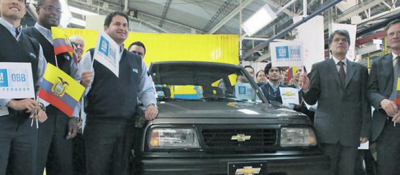 Leonardo Gómez / LÍDERES El equipo de General Motors junto al último Vitara clásico del mundo.