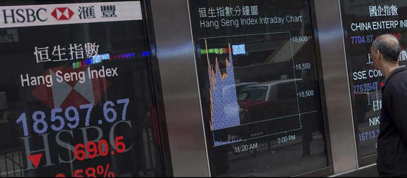 El índice Hang Seng de Hong Kong se derrumbó casi 4%, en su primera sesión después de tres días de feriado por el Año Nuevo lunar. Foto: EFE