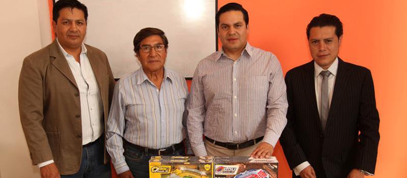 Jorge Rivera Jr, David Bastidas, Jorge Rivera y Santiago Rivera son parte del equipo de Sanriver.  Su local comercial está en el centro de Riobamba
