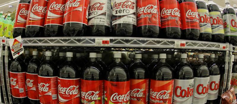 El lanzamiento de bebidas saborizadas como New Coke, Coca Cola Zero y Coca Cola Vainilla no generaron el impacto positivo entre los consumidores. Foto: Archivo.