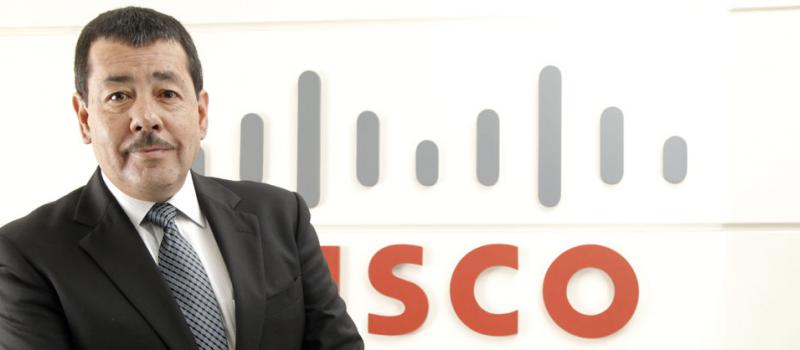 Sergio Munro, gerente de Desarrollo de Negocios para la Industria de Servicios Financieros de Cisco, explica que la tendencia apunta a  una atención más personalizada en el banco. Foto: Patricio Terán/ El Comercio