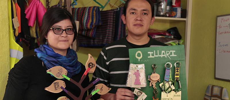 En la foto Pablo Tello y Andrea Ruiz con sus productos ecológicos de Quillapi. Foto: Paúl Rivas / EL COMERCIO