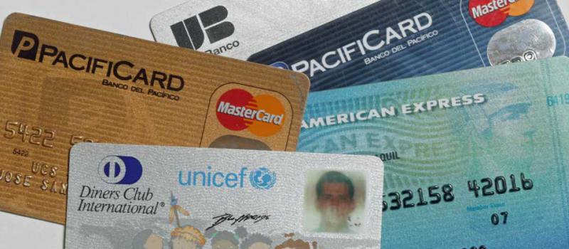 Con un par de datos se puede rastrear la identidad del titular de las tarjetas de crédito. Foto: Archivo / Líderes.