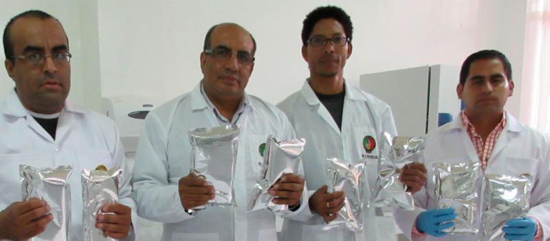 Ángel Robles, Édgar Benítez, Roldán Torres y Kléver Granda, en el laboratorio de Biotecnología de la UNL. Foto: Lilia Arias / LÍDERES.