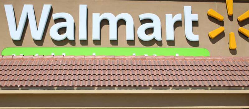 La empresa Walmart anunció el jueves que elevará los salarios de sus empleados. Foto: AFP