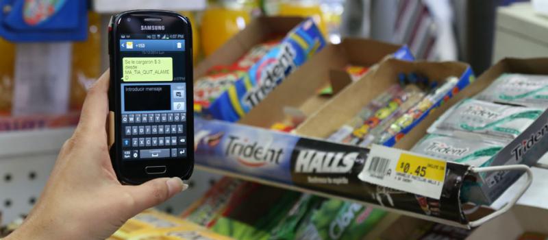 Este 2015 se proyecta que medio millón de ecuatorianos usará la moneda virtual, que busca que las personas realicen transacciones con su celular. Foto: Diego Pallero/ El Comercio