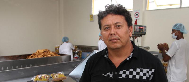 Egnos Gonzales es el mentor de la granola Fibra Wen, que ahora se distribuye a seis provincias del Ecuador. Foto: Juan Carlos Pérez  / LIDERES.