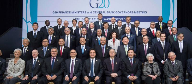 Los ministros de Finanzas y titulares de bancos centrales de los países miembros del G-20 durante las reuniones del FMI / BM. Foto: AFP