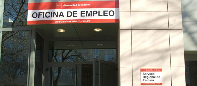 A la oficina de empleo en Madrid acuden alas personas para inscribirse y poder acceder a un trabajo. Foto: Archivo / EL COMERCIO