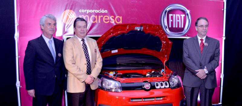 Representantes de Fiat y Maresa donaron motores de vehículo para investigación académica. Foto: cortesía de Maresa