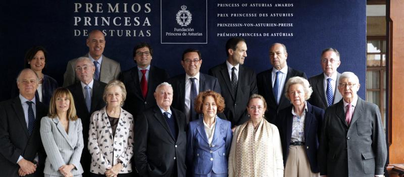 El jurado del Premio Princesa de Asturias de las Ciencias Sociales, presidido por Carmen Iglesias Cano (4d). Foto: EFE
