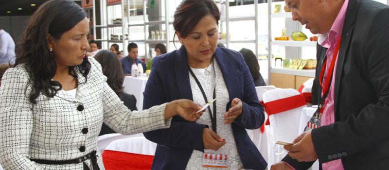 Los propietarios de pequeñas y medianas empresas ofertaron sus productos a cadenas de retail del Ecuador, en la rueda de negocios. Foto: Jenny Navarro/ LÍDERES