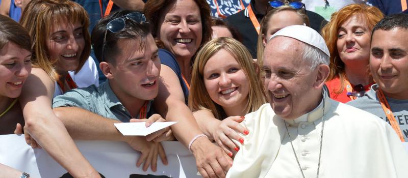 El papa Francisco señaló que la verdadera plaga social es el desempleo juvenil. Foto: AFP