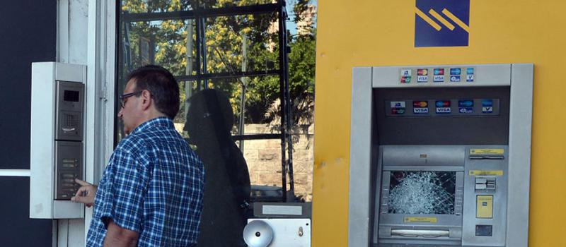El feriado bancario en Grecia se extendió. Los cajeros solo entregan 60 euros diarios a los cuentahabientes. Foto: AFP