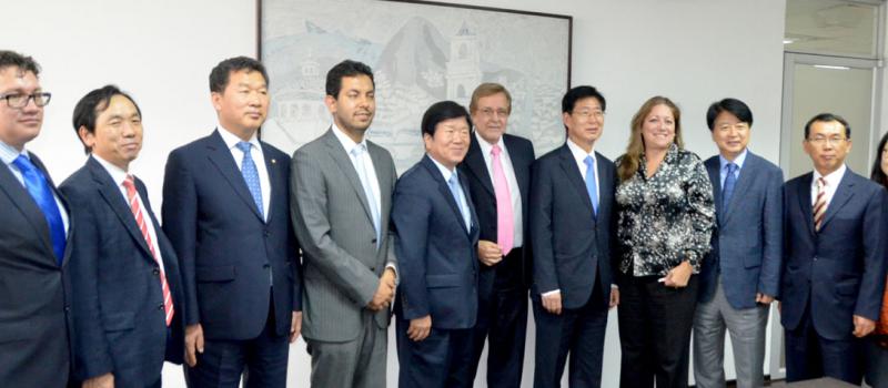 Corea está preparado para negociar un acuerdo comercial con Ecuador, según delegación coreana. Foto: Líderes