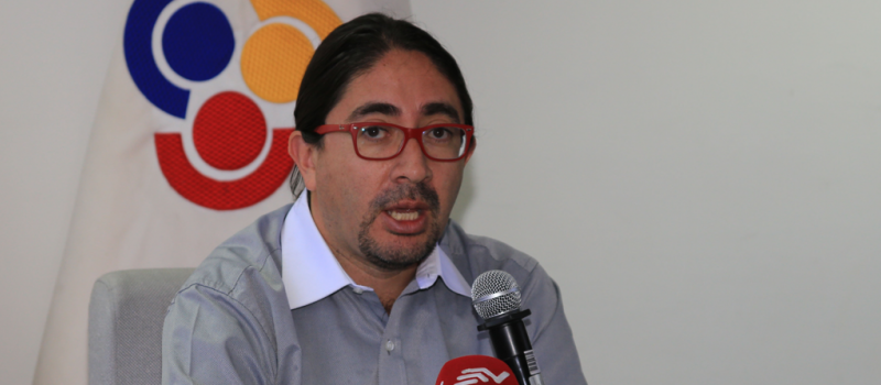 René Ramírez, secretario de Educación Superior Ciencia y Tecnología (Senescyt), presidió el acto de la acreditación en Tungurahua. Foto: Archivo