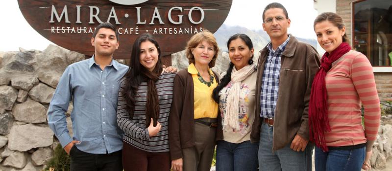 La familia Izurieta Tapia posiciona su empresa Mira Lago, con el complejo turístico. Este año lograron levantar un nuevo local, en donde instalarán un restaurante y un salón de convenciones. Foto: Fotos: José Mafla / LÍDERES.