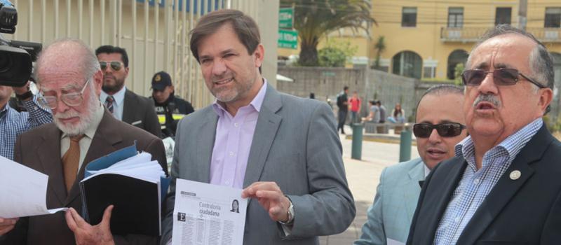 La mañana del 7 de octubre del 2015, los miembros de la Comisión Anti Corrupción presentaron una denuncia en la Fiscalía por el caso Manduriacu. Foto: Paúl Rivas/ LÍDERES.