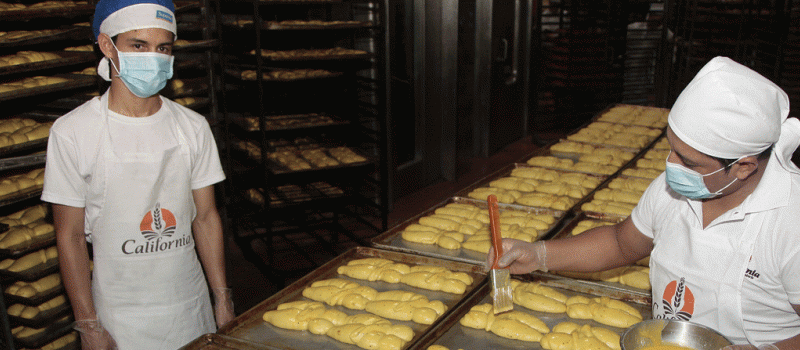 El negocio fue creado en 1941, pero desde 1984, cuando Carlos Ramírez adquirió el negocio, California se convirtió en una de las cadenas de panaderías más grande de Guayaquil. Foto: Mario Faustos / Líderes