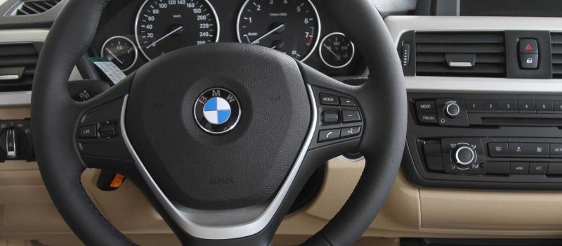 BMW llamó a revisión a vehículos de Estados Unidos que podrían tener airbags defectuosos instalados por la empresa Takarta. Foto: Archivo/ EL COMERCIO