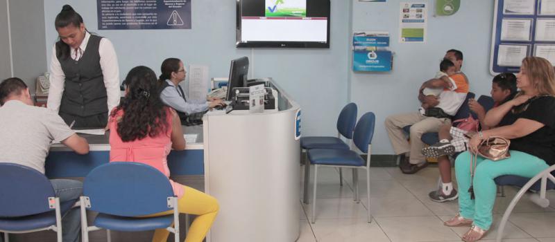 En las instalaciones de la Cooperativa de Ahorro y Crédito Oscus en Guayaquil. Esta entidad financiera posee unos 170 000 socios, de los cuales 6 500 están en el Puerto Principal. Foto: Enrique Pesantes / LÍDERES