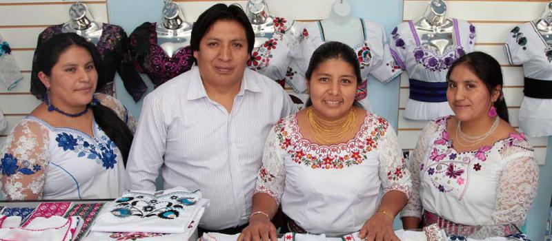 Delia Muñoz y Francisco Guamán empezaron el negocio en el 2000. Hoy suma clientes en cuatro provincias. Foto: Glenda Giacometti / LÍDERES