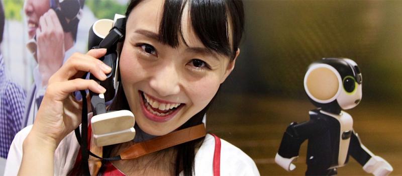 Robohon, un robot humanoide de bolsillo capaz de caminar, bailar y de servir como un teléfono inteligente, salióa la venta en Japón, informó la compañía Sharp. Foto: EFE