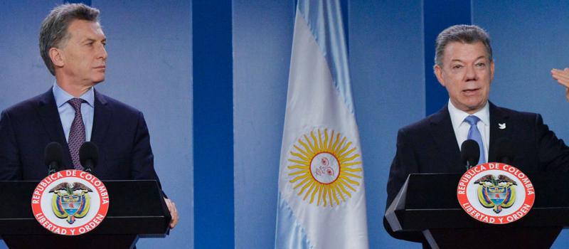El presidente de Argentina Mauricio Macri y su homologo de Colombia, Juan Manuel Santos, asistirán al capítulo latinoamericano del Foro Económico Mundial. Foto: AFP