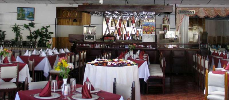 Uno de sus ganchos del hotel El Conquistador es el servicio de coctel, ensalada de frutas y show musical, los fines de semana. Foto: Archivo / LÍDERES