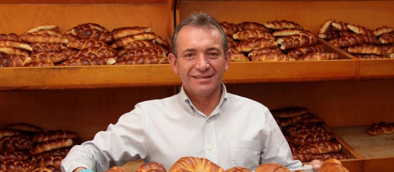 Juan Carlos Brito es el gerente de la panadería  ubicada en Riobamba. Foto: Glenda Giacometti / LÍDERES