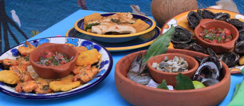 Foto: Paúl Rivas/ LÍDERES José Corozo y María Augusta Luna revalorizan las recetas tradicionales del manglar ecuatoriano, en el restaurante Martín Pescador ubicado al norte de Quito.