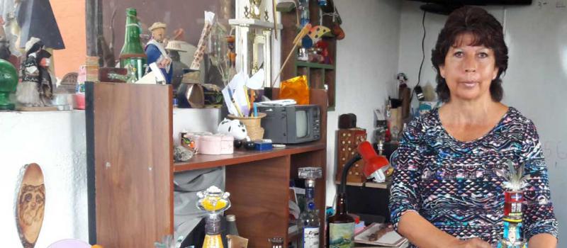 Foto: Valeria Heredia / LÍDERES Lucía Landívar elabora sus artesanías en el segundo piso de su casa, ubicada en el barrio Santa Inés, en la parroquia de Cumbayá.