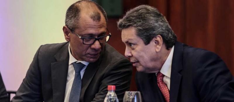 El ministro de Hidrocarburos, José Icaza (d), y el vicepresidente Jorge Glas (i) en la reunión de Ministros de la Olade. Foto: EFE