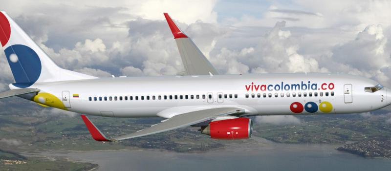 Fotografía de archivo del 24 de marzo de 2011, cedida por la Aerolínea VivaColombia, de uno de sus aviones durante la campaña de promoción de la compañía antes de su lanzamiento y funcionamiento en el primer semestre de 2012.